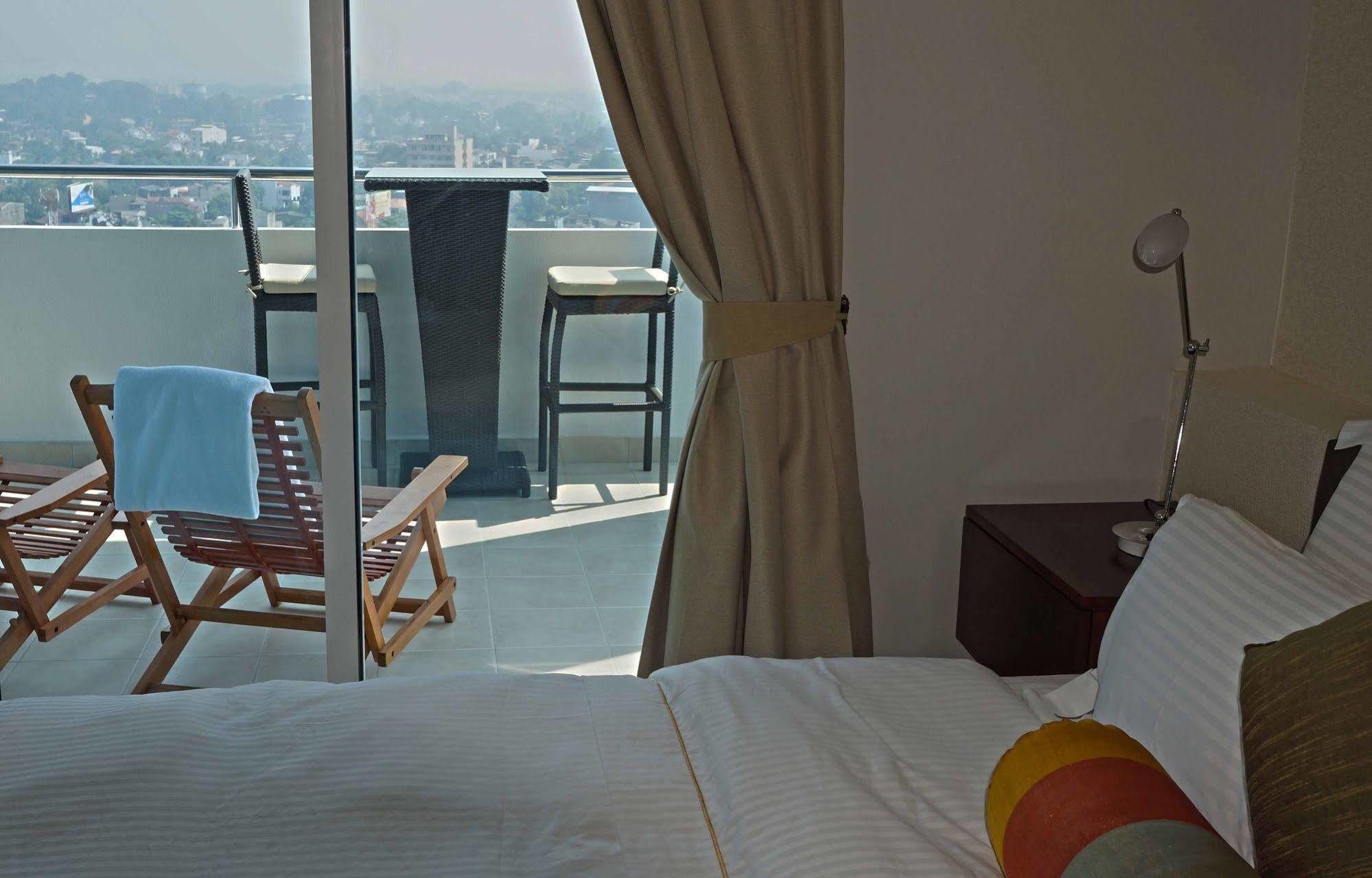 Апартаменти The Penthouse Above Sea Dehiwala-Mount Lavinia Екстер'єр фото